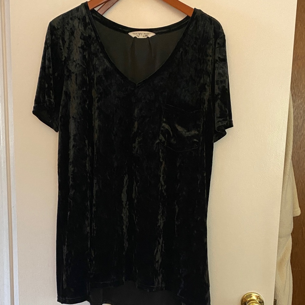 Women’s Black Velvet V-Neck Short Sleeve Top